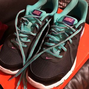 Nike - Women’s Revolution 2 - size 9